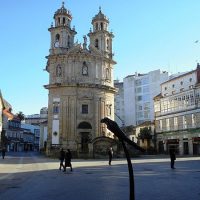 Pontevedra_Plaza_de_la_Peregrina_y_loro_Ravachol Pontevedra_Plaza_de_la_Peregrina_y_loro_Ravachol
